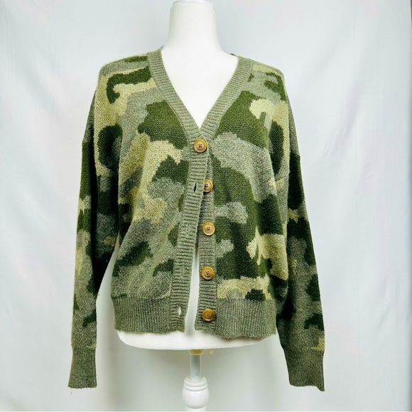 Lucky Brand - Wool Blend Camouflage V-neck Button up Cardigan Size: Large - Picture 1 of 7